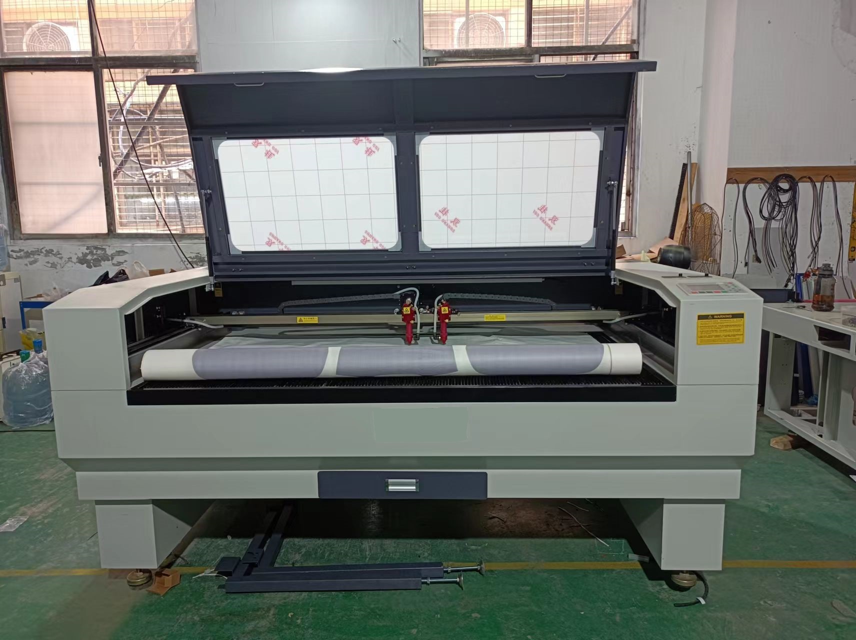 MÁY CẮT CO2 YX - 1610 NH